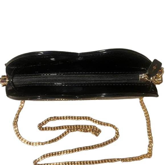👄 Kisses Crossbody - Black with Gold Chain - Lip Love Kisses Purse - Shiny 👄 - Picture 3 of 4